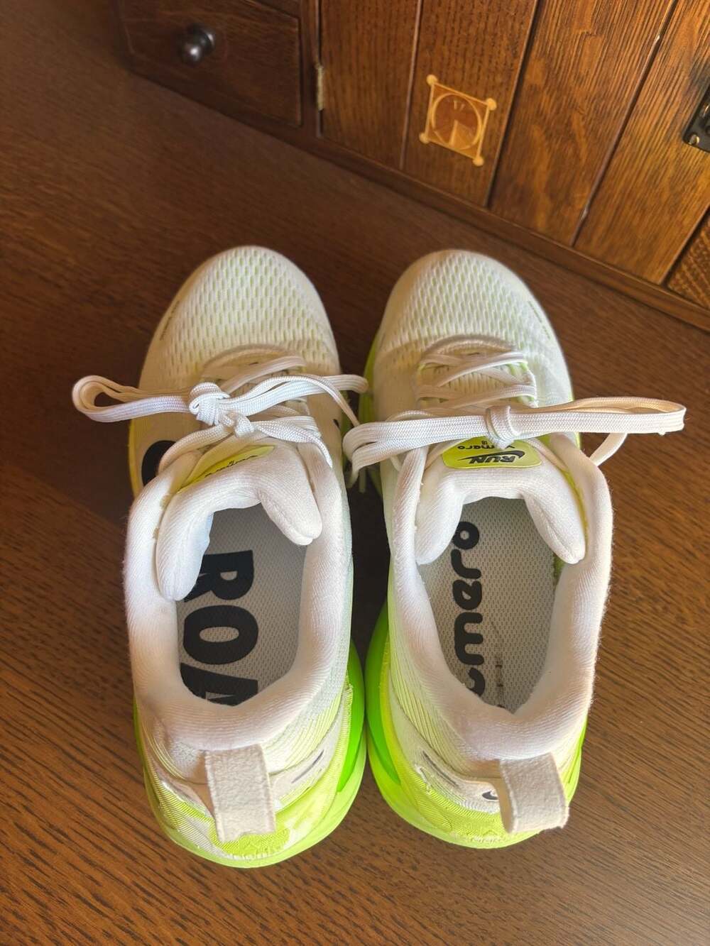 Nike Vomero 18 White Electric Green Volt Running Shoes-6 - Picture 10 of 12